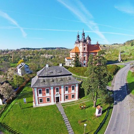 Dum Zameckych Kaplanu Hotel Valec Екстериор снимка