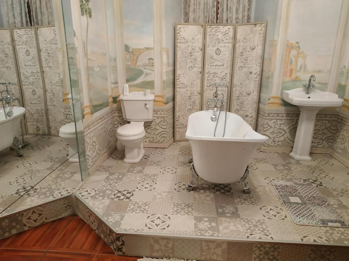 Dum Zameckych Kaplanu Hotel Valec Екстериор снимка