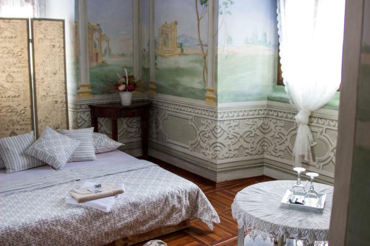 Dum Zameckych Kaplanu Hotel Valec Екстериор снимка