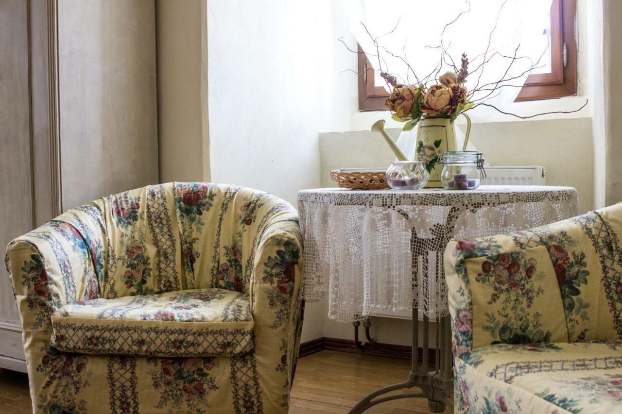 Dum Zameckych Kaplanu Hotel Valec Екстериор снимка